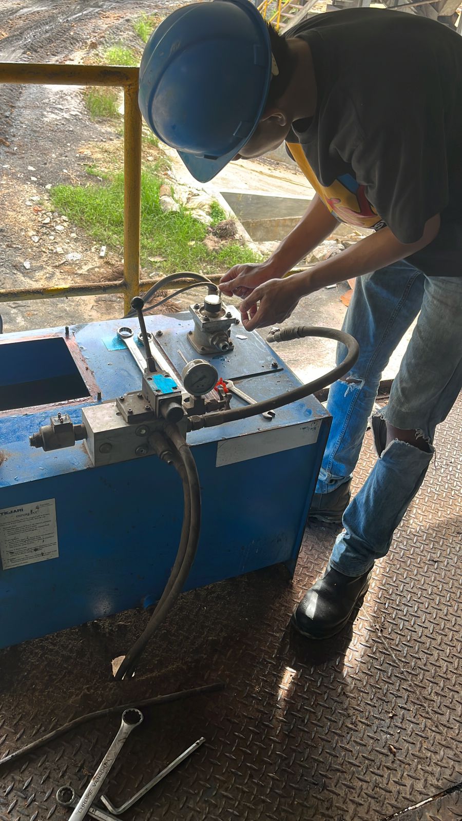 Station Screw Press